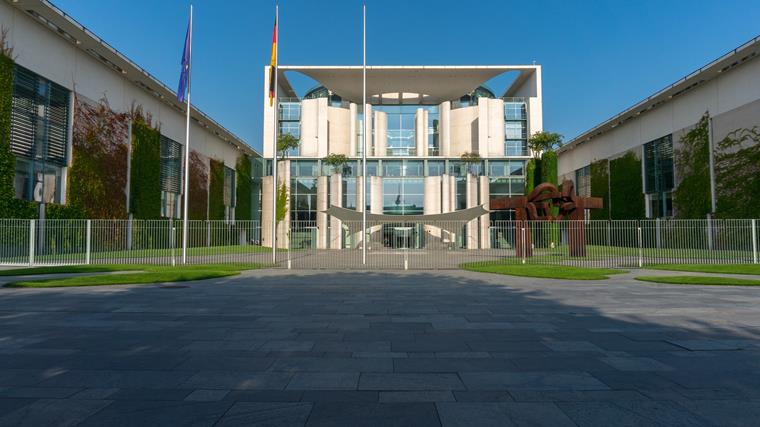 Федеральная канцелярия в Берлине является прекрасным примером современной архитектуры постмодерна.