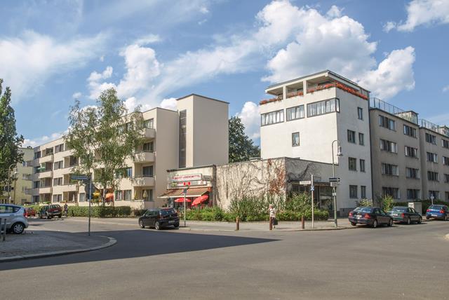 该大型住宅区位于柏林的 Siemensstadt，最初旨在为 Siemenswerk 的员工提供一套经济适用房。