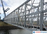 Detail ocelového pomocného mostu (© Janson Bridging)