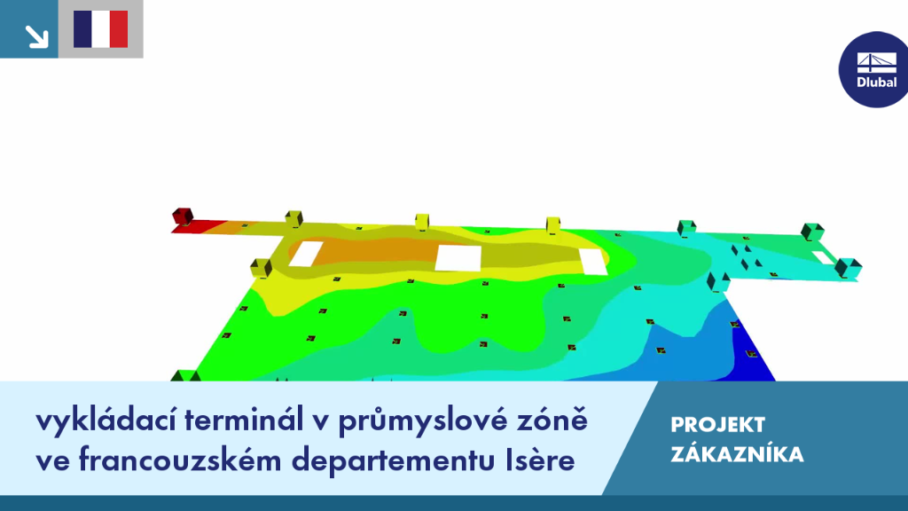 Průmyslový areál v Isère s velkou vykládací plochou a nákladními automobily na staveništi