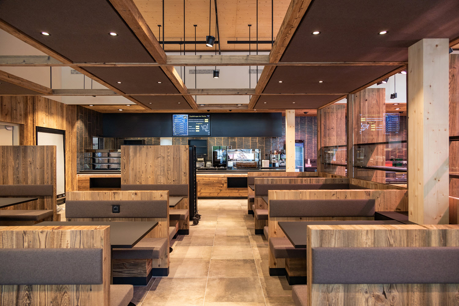 Prodejní a stravovací prostory (© ATP architekten ingenieure)