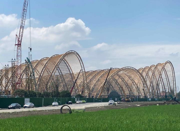 Dokončená nosná konstrukce tří z pěti hal (© StructureCraft)