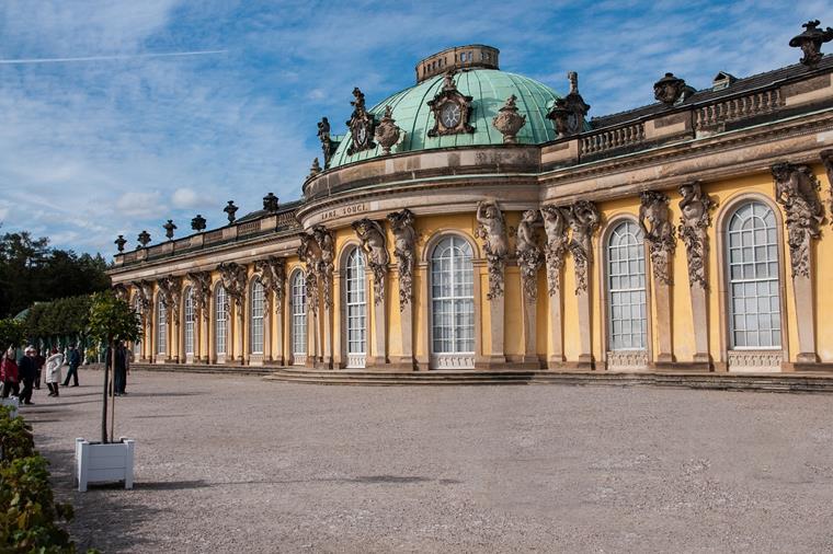 Barokní fasáda paláce Sanssouci v Postupimi, Německo