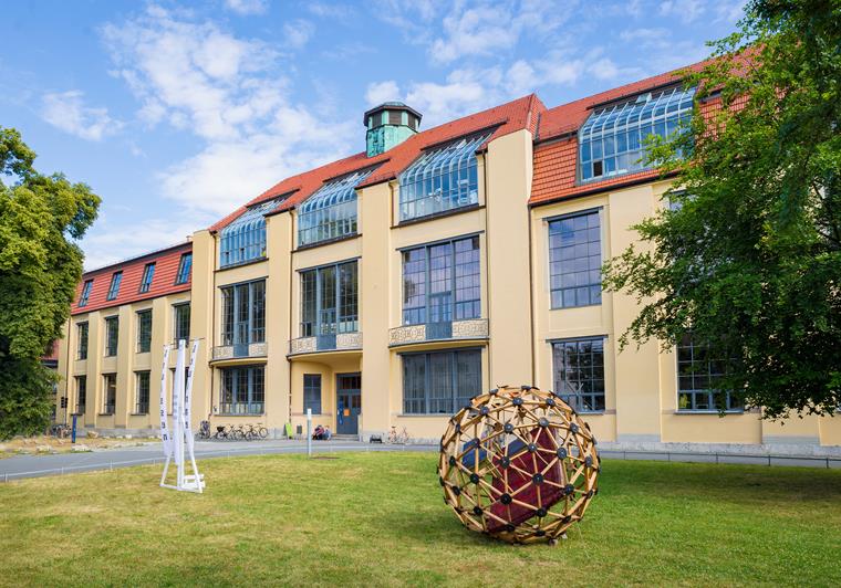 Univerzita Bauhaus ve Výmaru (Německo) je dodnes mezinárodně známá.