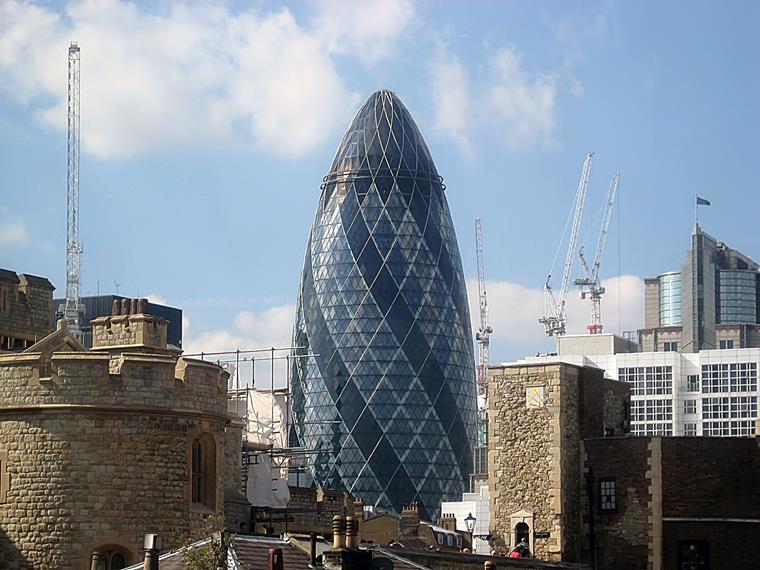 Nakládačka je symbolem prazvláštních tvarů na londýnském panoramatu.