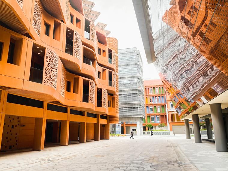 Udržitelné urbanistické plánování: Projekt „Masdar City“ v Abú Zabí