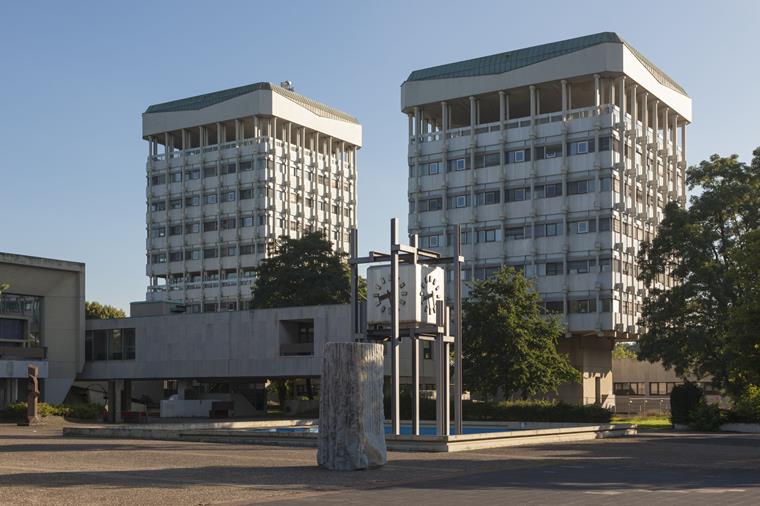Radnice v Marlu byla postavena jako reprezentativní budova brutalismu.