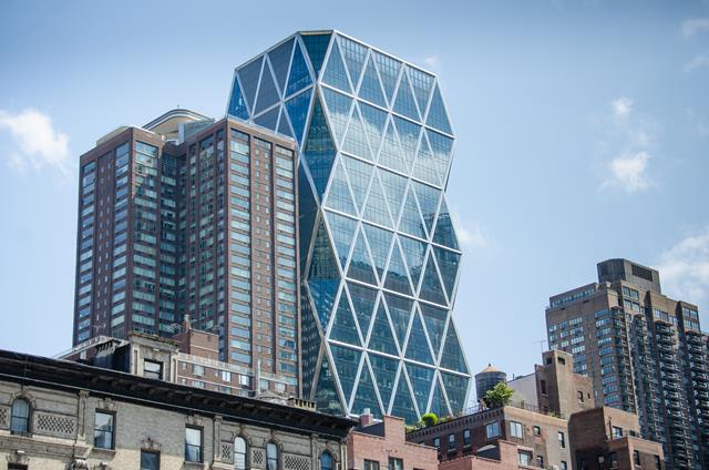 Hearst Tower byla první energeticky úsporná výšková budova v New Yorku a symbolem high-tech architektury.