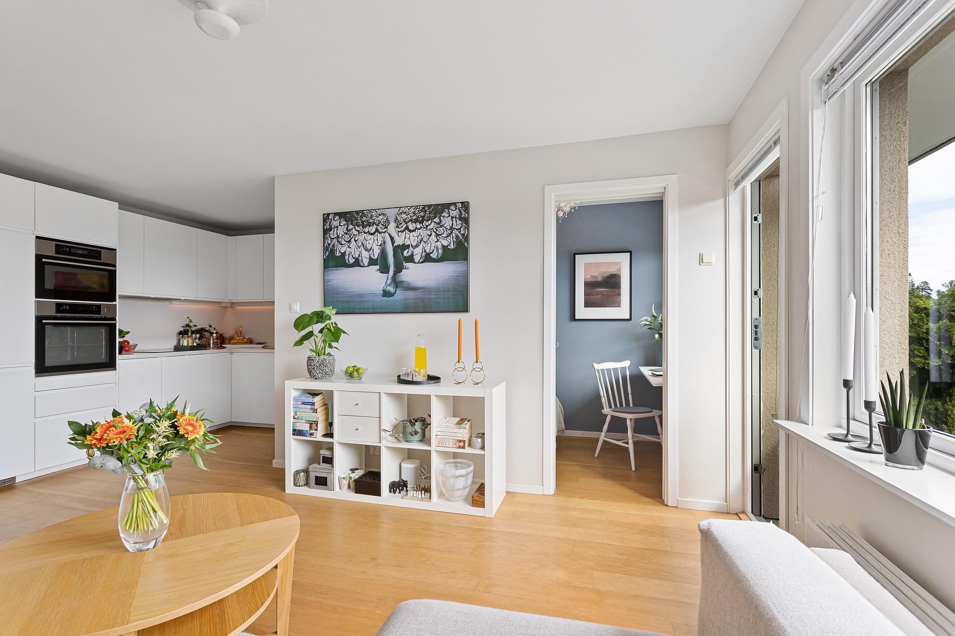 Ať už se jedná o kuchyňské skříňky, obrázky nebo zrcadla: Vše je upevněno kolíky.