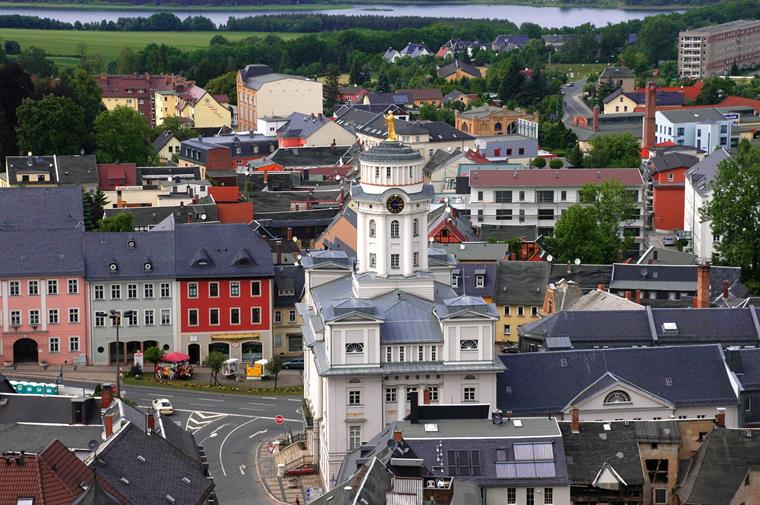 Pohled na Zeulenrodu v Duryňsku s vodní nádrží, která byla vybudována během časů NDR