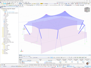 Detailní záběr na ocelovou membránovou krytou plochu se zřetelně rozpoznatelnými nosnými konstrukcemi.