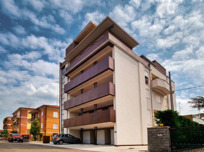 Šestipodlažní budova z křížem lepeného dřeva (CLT) v Modeně, Itálie, navržená společností Ergodomus.