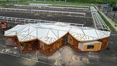 Moderní servisní středisko Asijských her v Chang-čou z ptačí perspektivy. Architektonický skvost v Chang-čou.