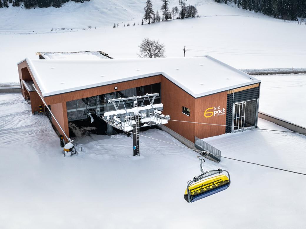 Čerpací stanice Sixpack Mooslehen ve Filzmoosu v Rakousku se vyznačuje moderním designem s robustní ocelovou konstrukcí, navrženou s podporou softwaru RFEM.