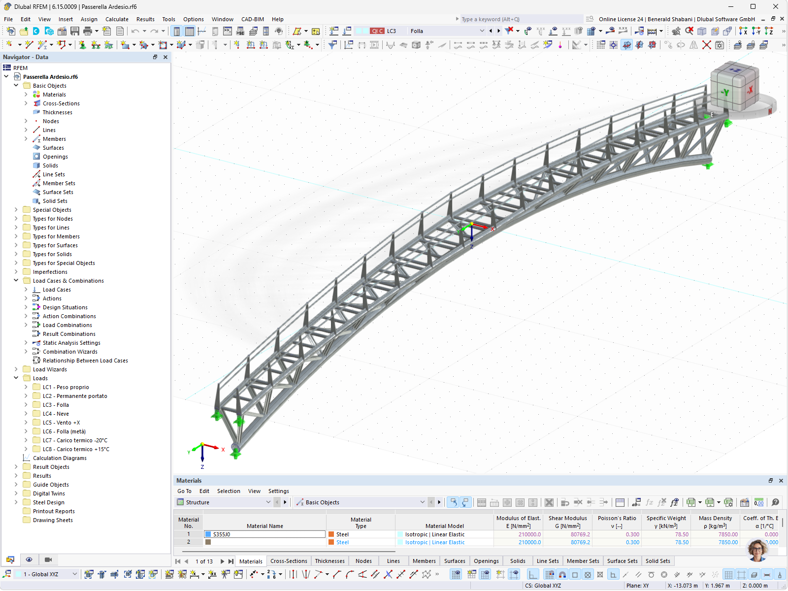 3D model RFEM obloukové lávky pro pěší z oceli v Itálii s příhradovými nosníky a zábradlím
