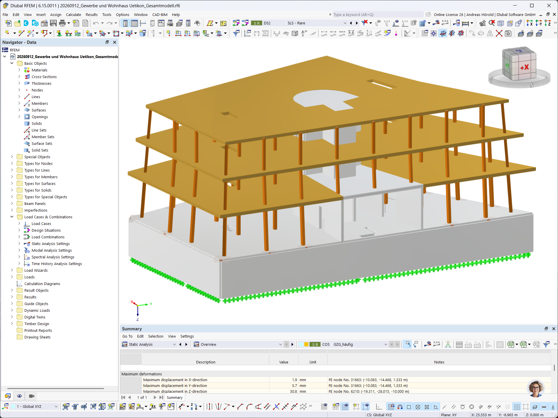 Model programu RFEM obytného a obchodního domu Uetikon am See s dřevěnými sloupy, tuhými diafragmami a suterénními stěnami