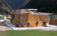 Werkstatt für Holzschnitzkunst nach Fertigstellung (© Schrentewein & Partner)