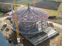Das Biokraftwerk im Bauzustand (© Georg Guter)