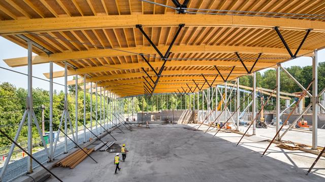 Sportkomplex während der Bauphase (© StructureCraft Builders Inc.)