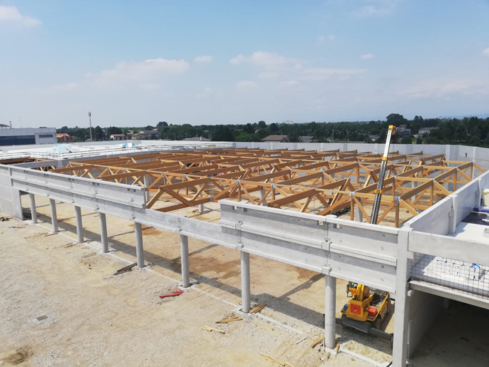 Einkaufszentrum Alì aus der Vogelperspektive (© Holz Albertani SpA)