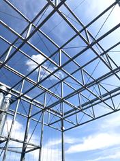 Dach als Raumfachwerk mit Übergang in die Vertikale (© Bollinger+Grohmann)