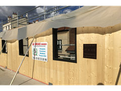 Brettsperrholzwände mit Öffnungen des Jo&Joe Hotels in Gentilly, Frankreich (© Le Bras Frères)