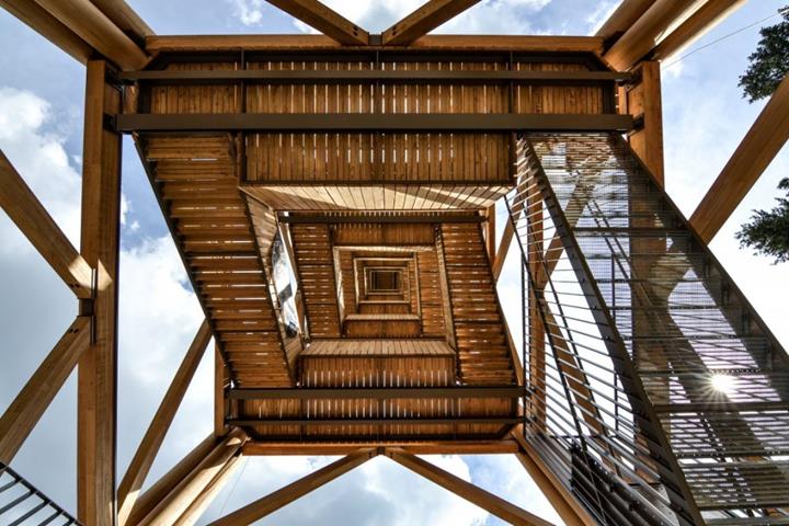 Blick von unten in den Turm (© ingwh/jh)