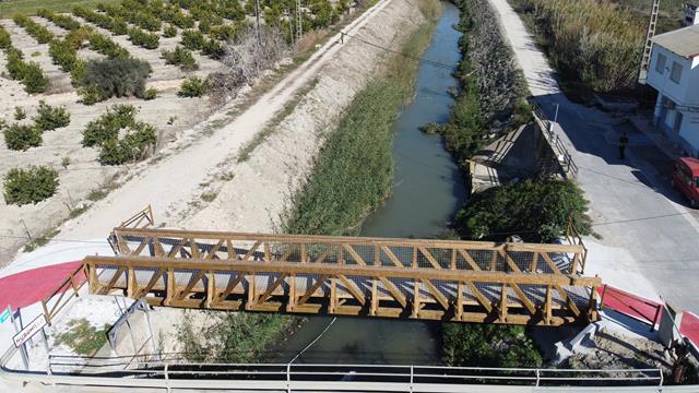 Holzbrücke über Reguerón-Bewässerungsgraben in Orihuela, Spanien (© SIDO Madera)