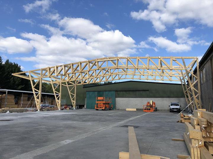 CP 001264 | Im Bau befindliche Holzhalle (© Maderas Besteiro)