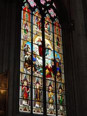 Berühmte Buntglasfenster im Kölner Dom