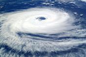 Tropischer Wirbelsturm mit Hurrikan-Status