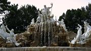 Der berühmte Neptunbrunnen: Schloss Schönbrunn, Wien – Österreich