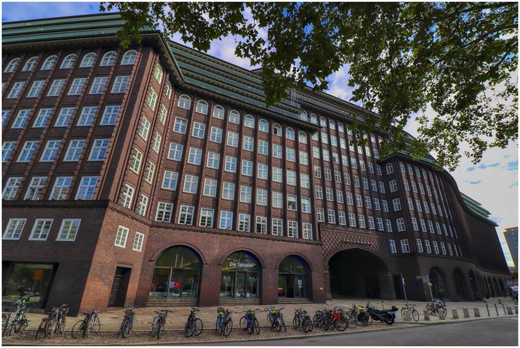 Das Chilehaus in Hamburg ist ein gutes Beispiel für Backsteinexpressionismus.