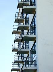 Fassade am Ateliergebäude, Teil des Bauhaus-Komplexes (Dessau, Deutschland)