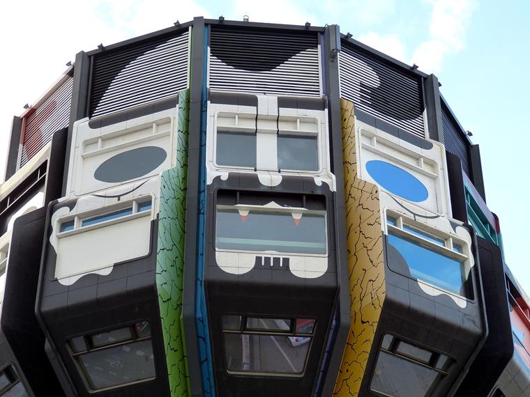 Sorgt immer wieder für Diskussionen: Der Bierpinsel in Berlin.