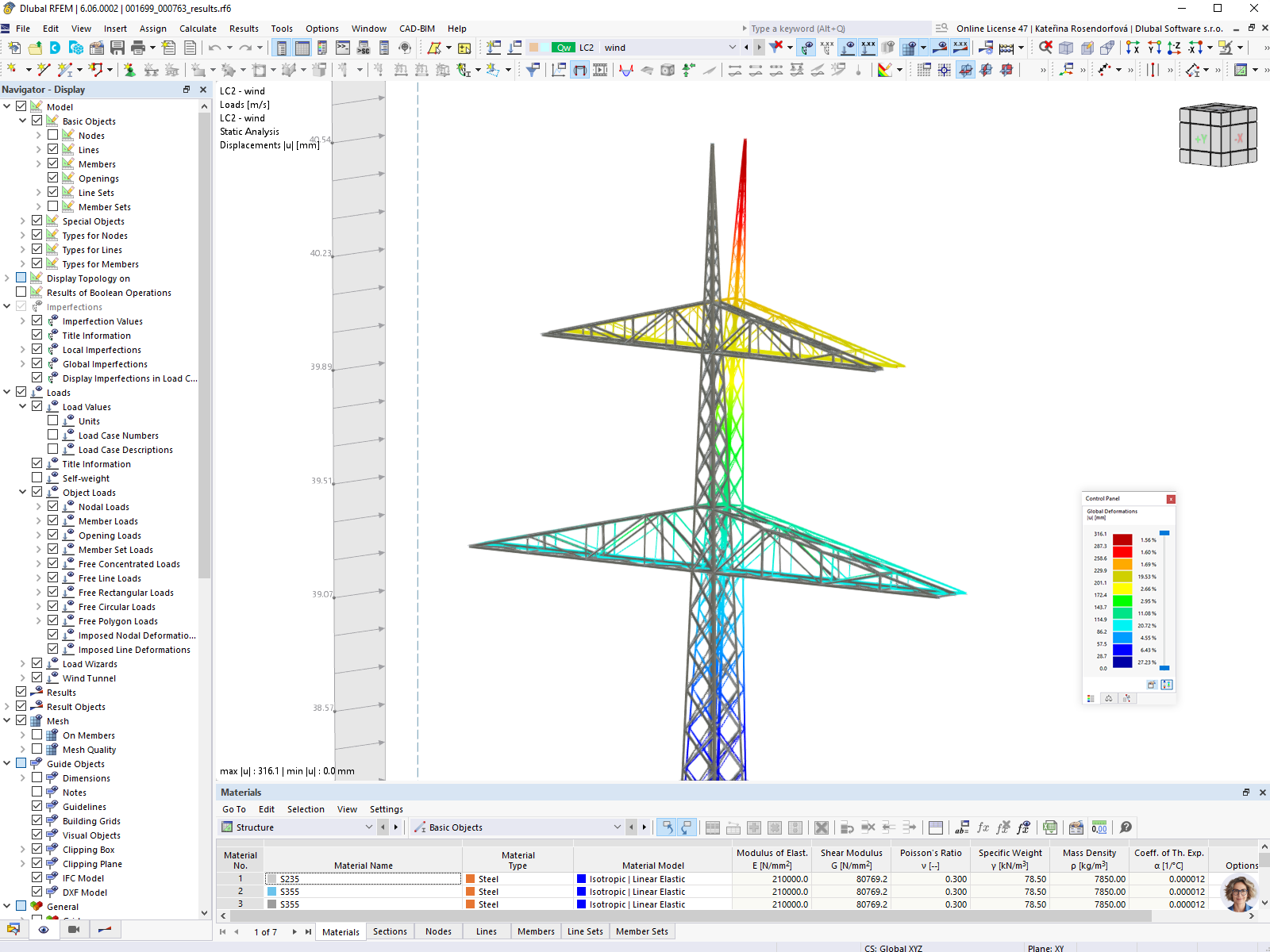 Windverformung von einem Stahlmast