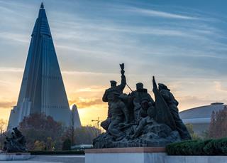 Ein Monument des Scheiterns? Das Ryugyong Hotel in Pjöngjang, Nordkorea.