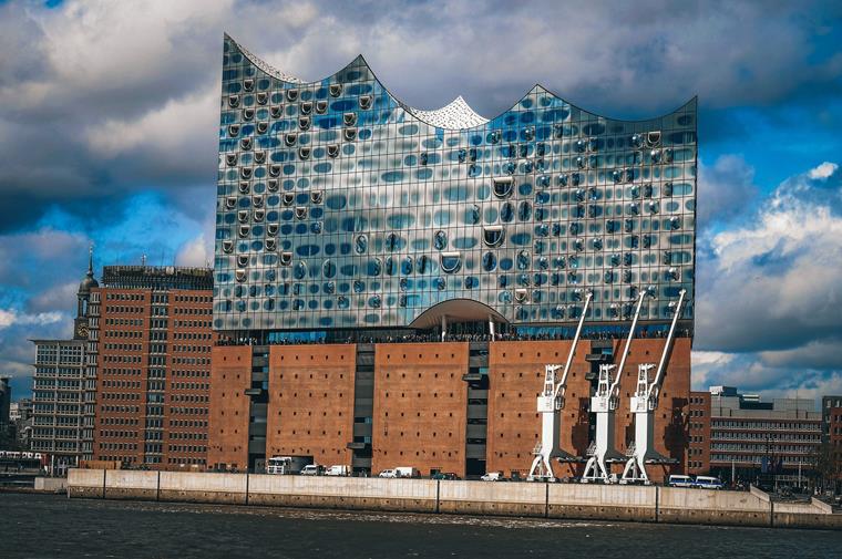 Die Glasfassade der Elbphilharmonie ist einzigartig.