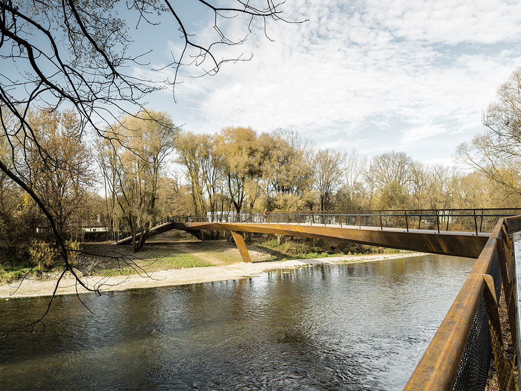 Foto des Isarstegs, aufgenommen von Oliver Jaist.