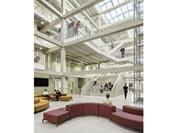 Innenraum Foyer mit Stahlbeton, Stahl und Glas, Fassade | querkraft Architekten ZT GmbH