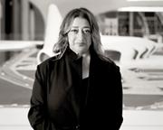 Die futuristischen Gebäudeentwürfe von Zaha Hadid zeigen innovative Formen und geschwungene Strukturen.