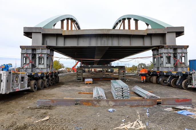 Verbreiterter Querschnitt der Kuhdammbrücke in Wustermark zeigt die Strukturverstärkungen.
