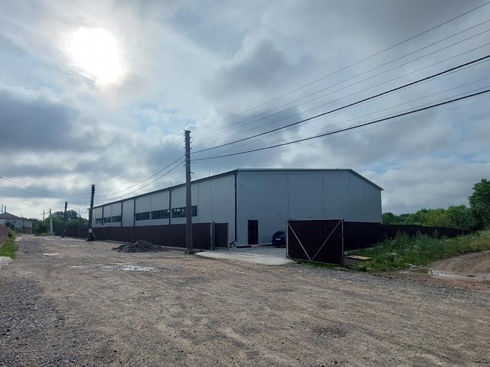 Außenansicht eines modernen Logistikcenters in Khmelnytskyi, Ukraine