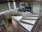 Zur Sicherstellung einer reibungslosen Montage in der Neutronenleiterhalle West (Strahlenschutzbereich) wurde der gesamte Stahlaufbau bei der Stahlbaufirma vorab aufgebaut, begutachtet und vom Auftraggeber abgenommen.