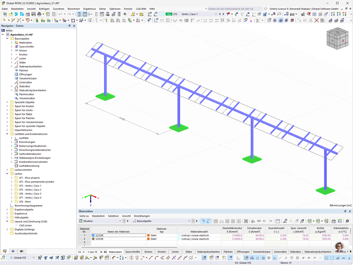 Visualisierung eines RFEM-Modells einer Stahlstruktur zur Unterstützung einer Photovoltaikanlage.