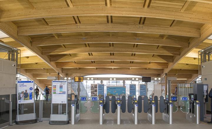 Interior View of Timber Roof Structure of Crossrail Station Abbey Wood (© www.chrismansfieldphotos.com)