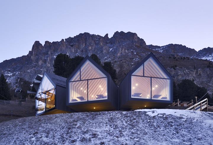 Panoramic Windows of Oberholz Alpine Hut (© LignoAlp)