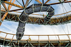 Mesh Sleeve Connecting Two Levels of Footbridge (© TAROS-NOVA s.r.o.)