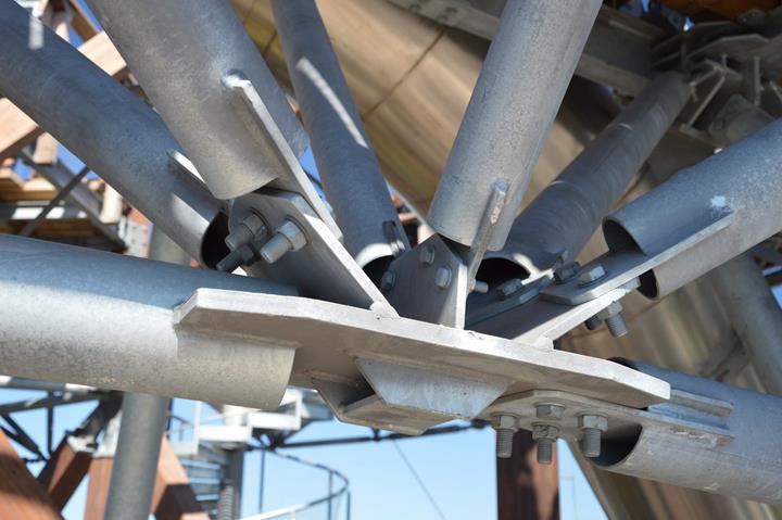 Steel Connection of Supporting Structure (© Jakub Harazín)