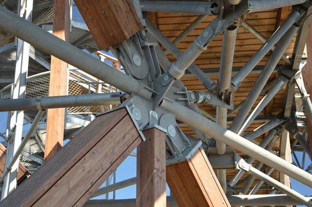 Detail of Steel-to-Timber Connection (© Jakub Harazín)